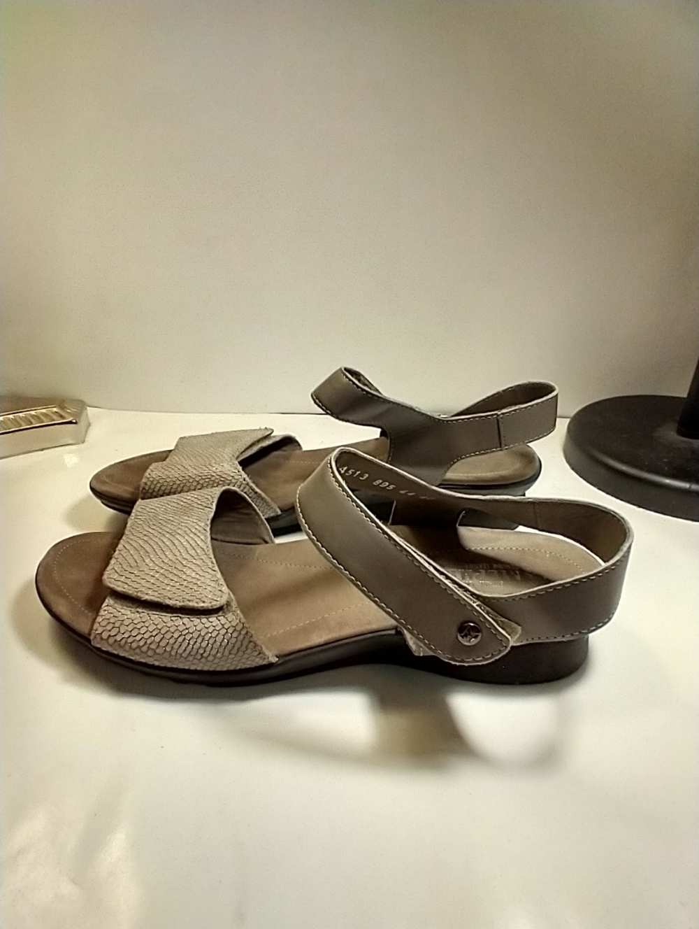 Mephisto Pattie Leather Adjustable Comfort Sandals Women's sz 10(40). - Picture 4 of 12